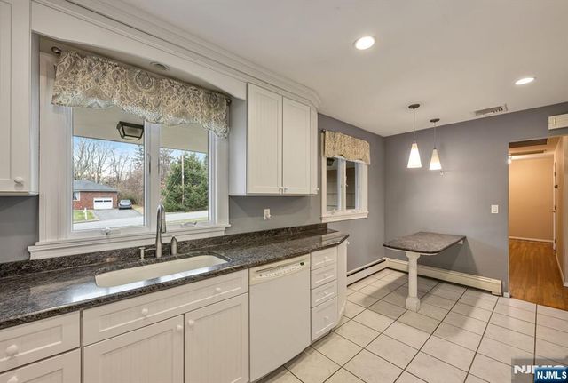 14 Longview Drive, Montville Township, NJ 07082