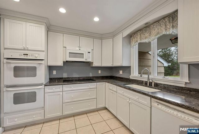 14 Longview Drive, Montville Township, NJ 07082