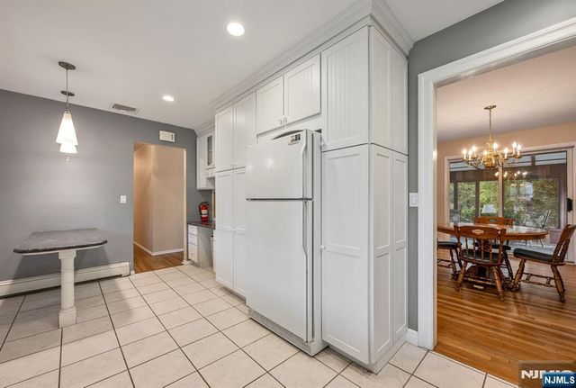 14 Longview Drive, Montville Township, NJ 07082