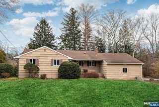 14 Longview Drive, Montville Township, NJ 07082