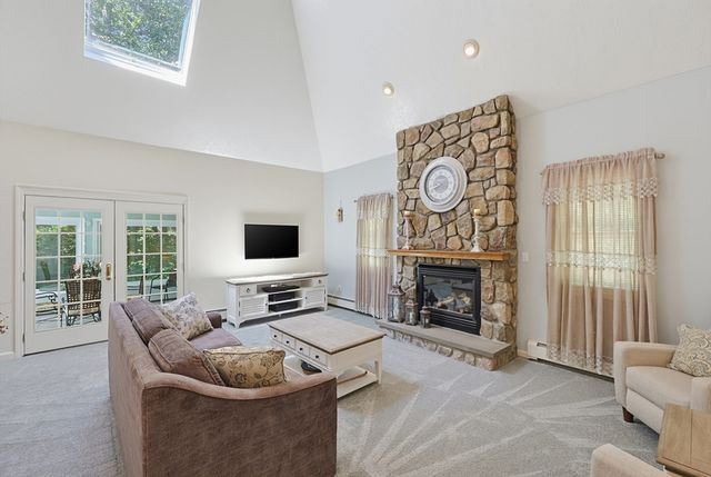 650 Crane Ave S, Taunton, MA 02780