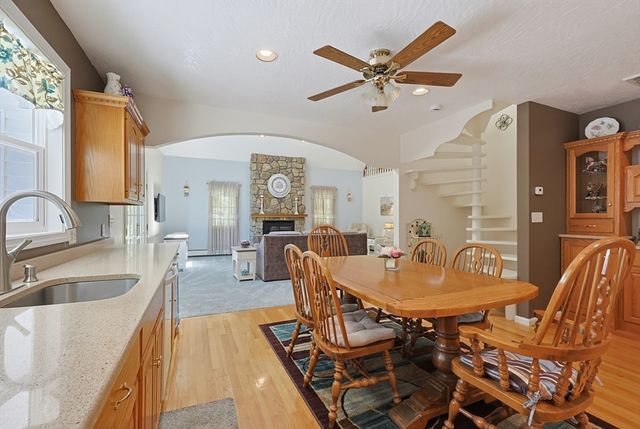 650 Crane Ave S, Taunton, MA 02780