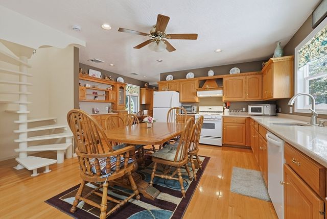 650 Crane Ave S, Taunton, MA 02780