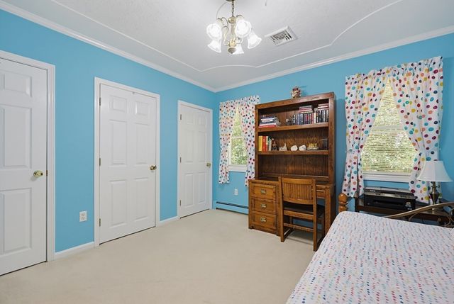 650 Crane Ave S, Taunton, MA 02780