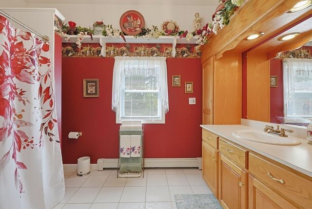 650 Crane Ave S, Taunton, MA 02780