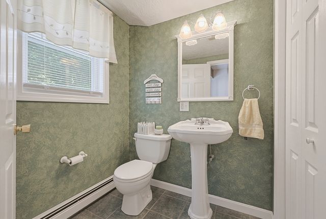 650 Crane Ave S, Taunton, MA 02780