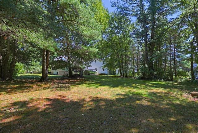 650 Crane Ave S, Taunton, MA 02780