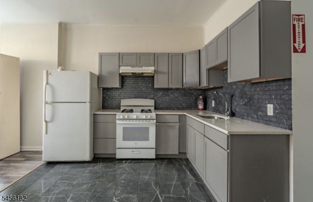 324 14Th Ave, Newark City, NJ 07103 — photo 2