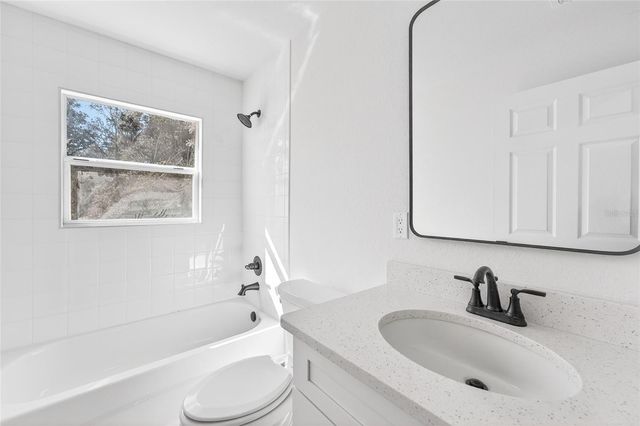 12 MALAUKA PASS, Ocklawaha, FL 32179