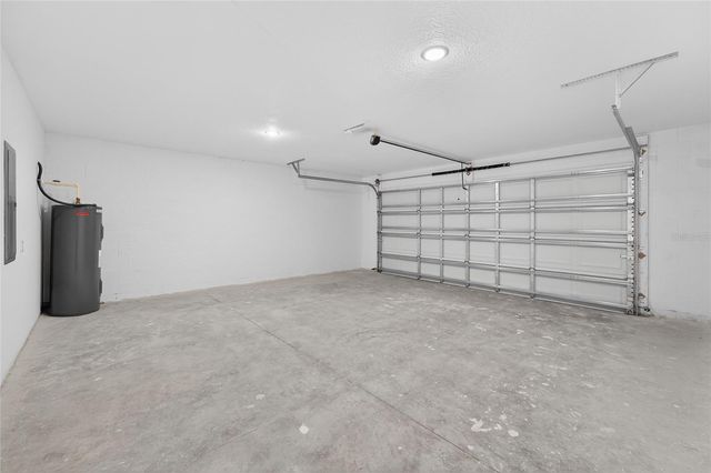 12 MALAUKA PASS, Ocklawaha, FL 32179