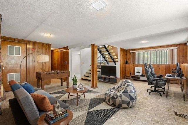 20 Hunt Road, Sudbury, MA 01776
