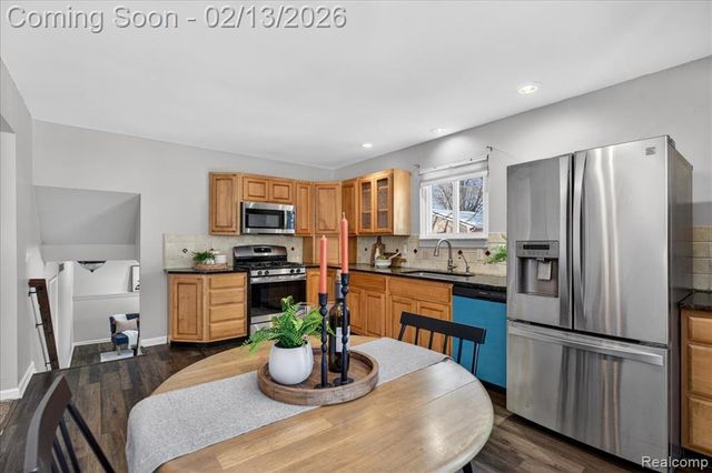 1155 Seabury Drive, Lake Orion, MI 48362