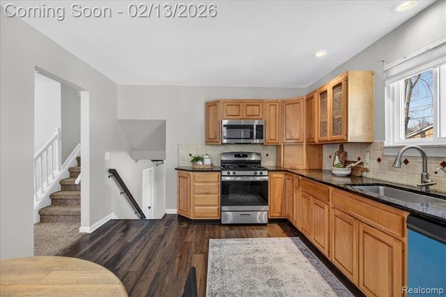 1155 Seabury Drive, Lake Orion, MI 48362