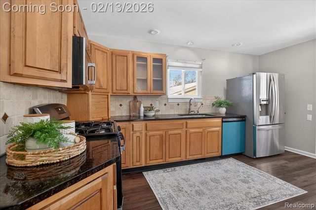 1155 Seabury Drive, Lake Orion, MI 48362