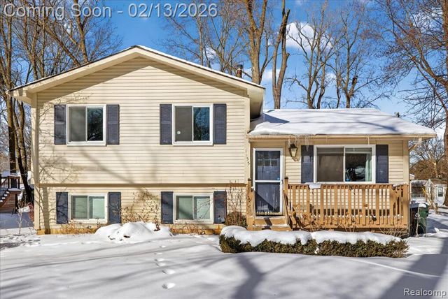 1155 Seabury Drive, Lake Orion, MI 48362