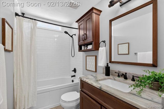 1155 Seabury Drive, Lake Orion, MI 48362