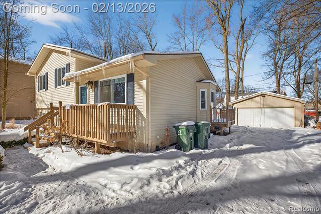 1155 Seabury Drive, Lake Orion, MI 48362