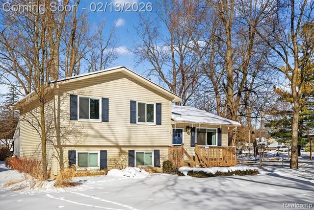 1155 Seabury Drive, Lake Orion, MI 48362