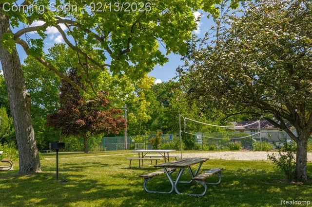 1155 Seabury Drive, Lake Orion, MI 48362