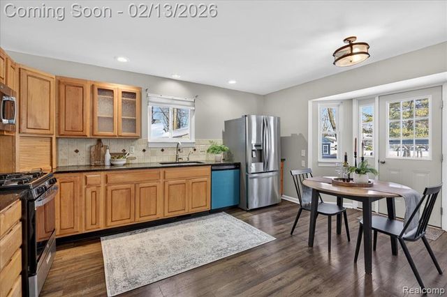 1155 Seabury Drive, Lake Orion, MI 48362