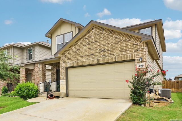 240 Middle Green, Floresville, TX 78114
