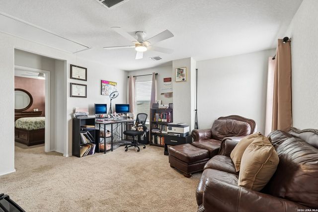 240 Middle Green, Floresville, TX 78114