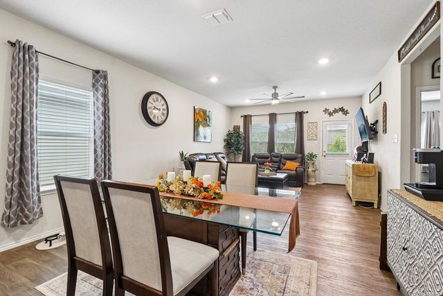240 Middle Green, Floresville, TX 78114