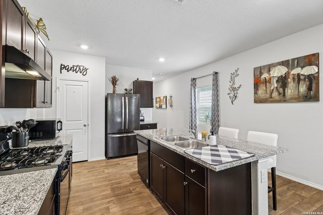 240 Middle Green, Floresville, TX 78114