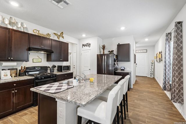 240 Middle Green, Floresville, TX 78114