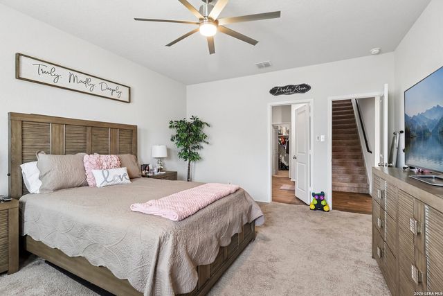 240 Middle Green, Floresville, TX 78114