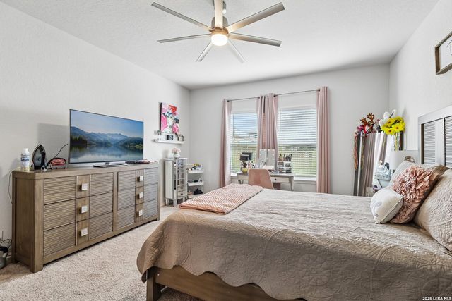 240 Middle Green, Floresville, TX 78114