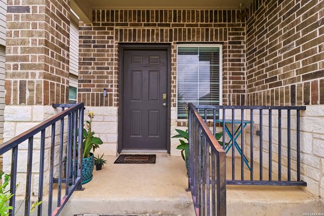 240 Middle Green, Floresville, TX 78114