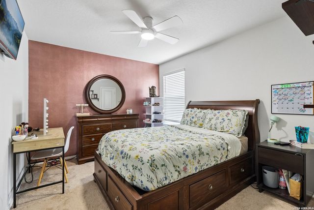240 Middle Green, Floresville, TX 78114