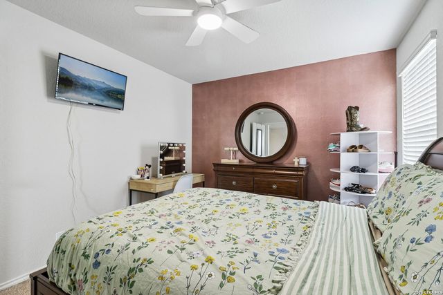 240 Middle Green, Floresville, TX 78114