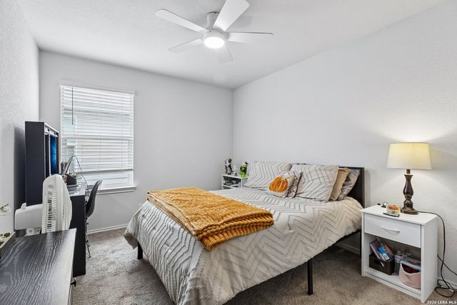 240 Middle Green, Floresville, TX 78114