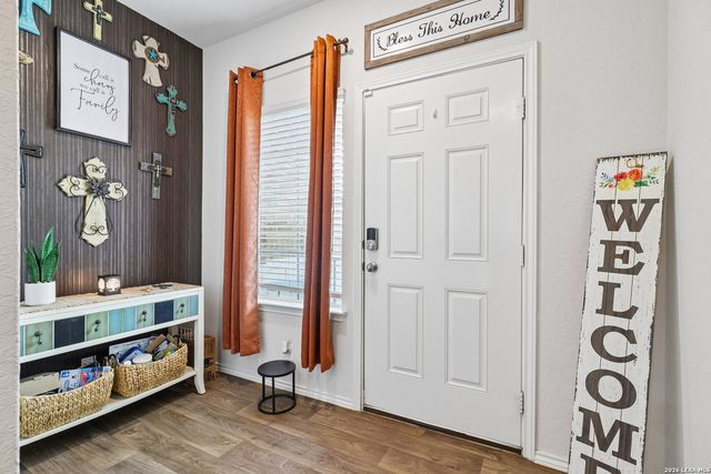240 Middle Green, Floresville, TX 78114