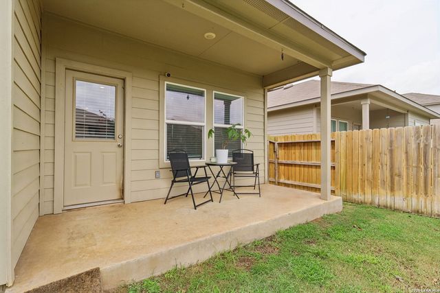 240 Middle Green, Floresville, TX 78114
