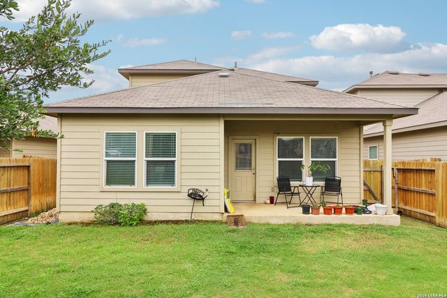 240 Middle Green, Floresville, TX 78114