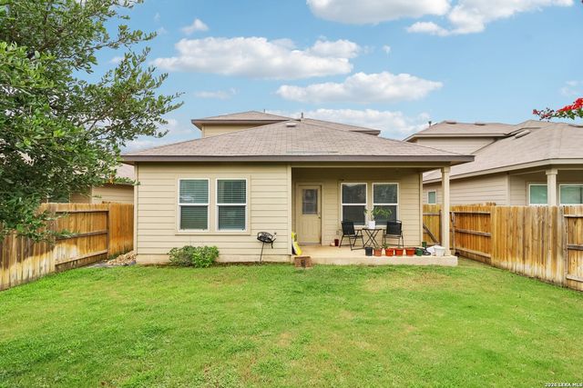 240 Middle Green, Floresville, TX 78114