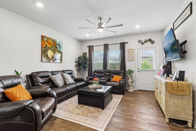240 Middle Green, Floresville, TX 78114