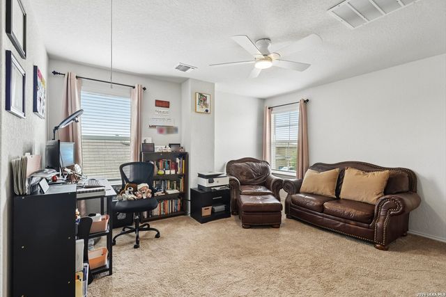 240 Middle Green, Floresville, TX 78114