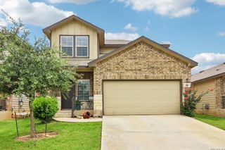 240 Middle Green, Floresville, TX 78114