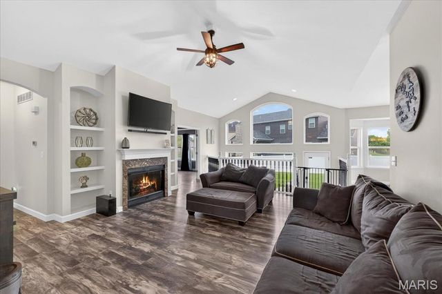 1020 Morgan Meadow Drive, Wentzville, MO 63385
