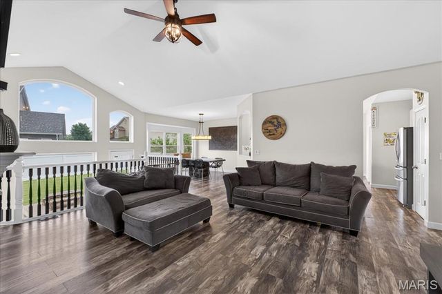 1020 Morgan Meadow Drive, Wentzville, MO 63385