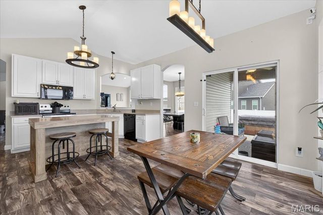 1020 Morgan Meadow Drive, Wentzville, MO 63385