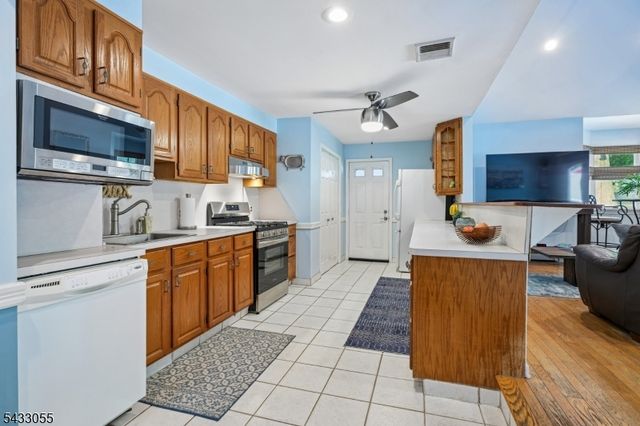 11 Lake Trail East, Wayne Twp., NJ 07470