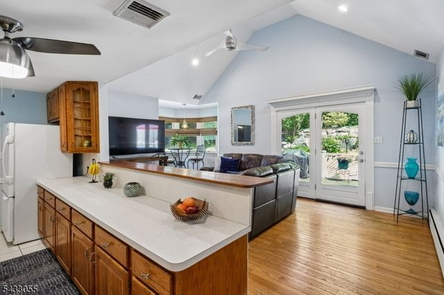 11 Lake Trail East, Wayne Twp., NJ 07470