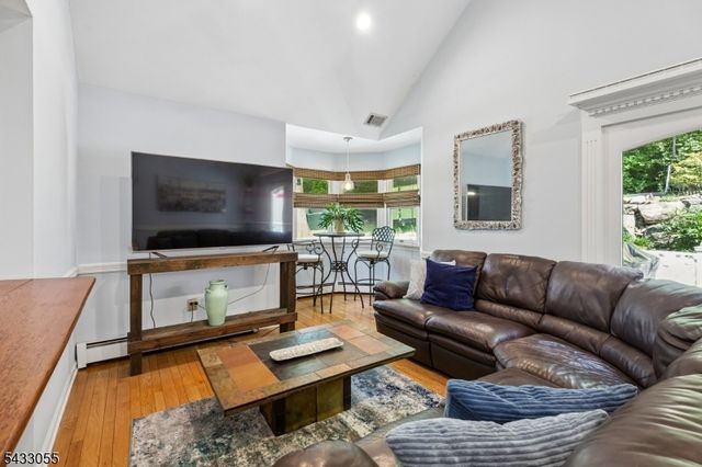 11 Lake Trail East, Wayne Twp., NJ 07470