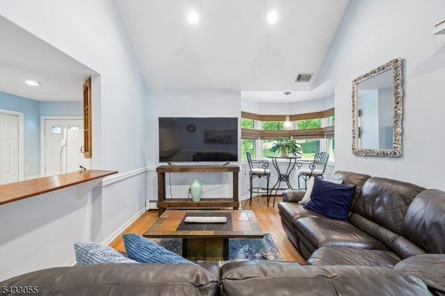 11 Lake Trail East, Wayne Twp., NJ 07470