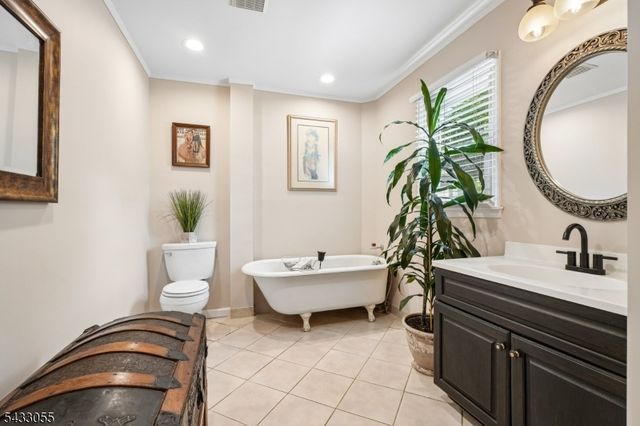 11 Lake Trail East, Wayne Twp., NJ 07470